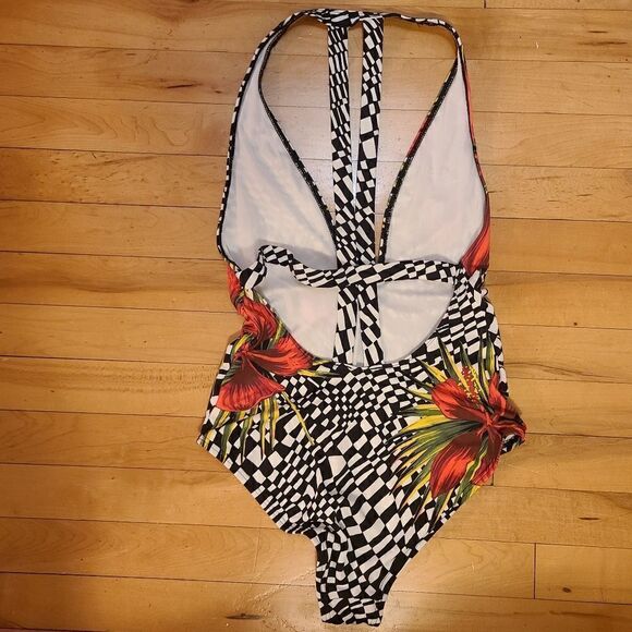 Out from Under One Piece Swimsuit Size Medium - Picture 8 of 10